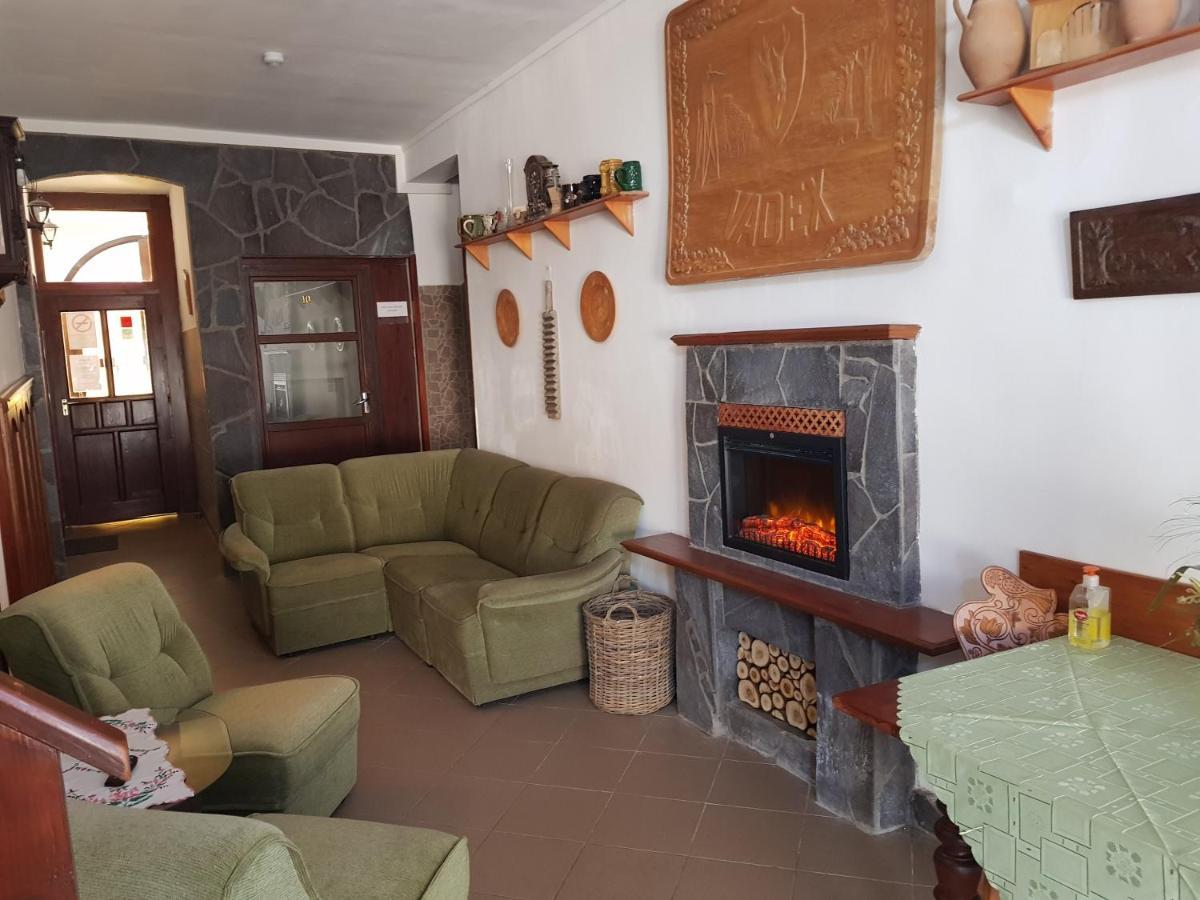 Leganyi Apartmanhaz Eger Exterior foto